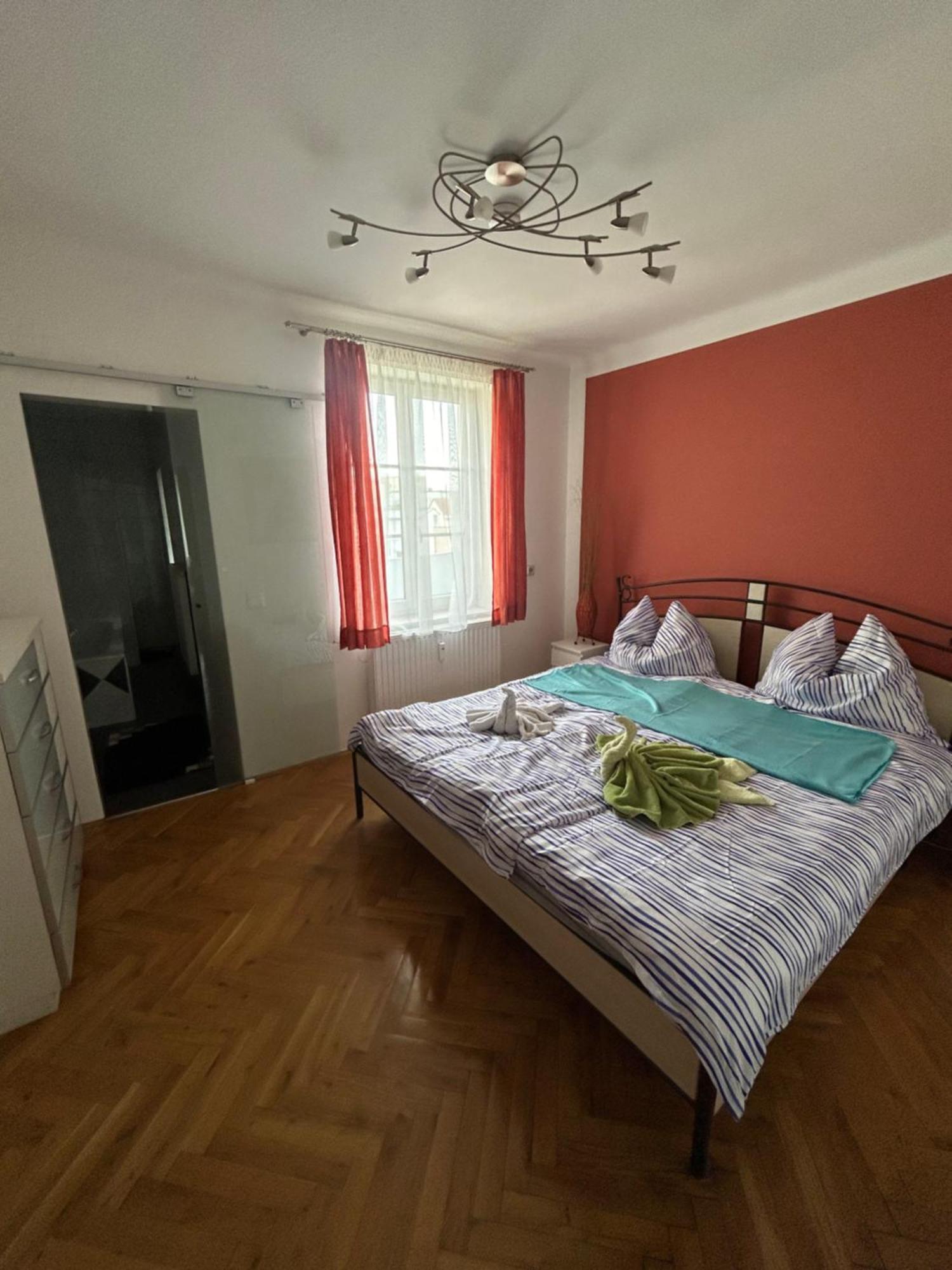 Grosse Apartment *